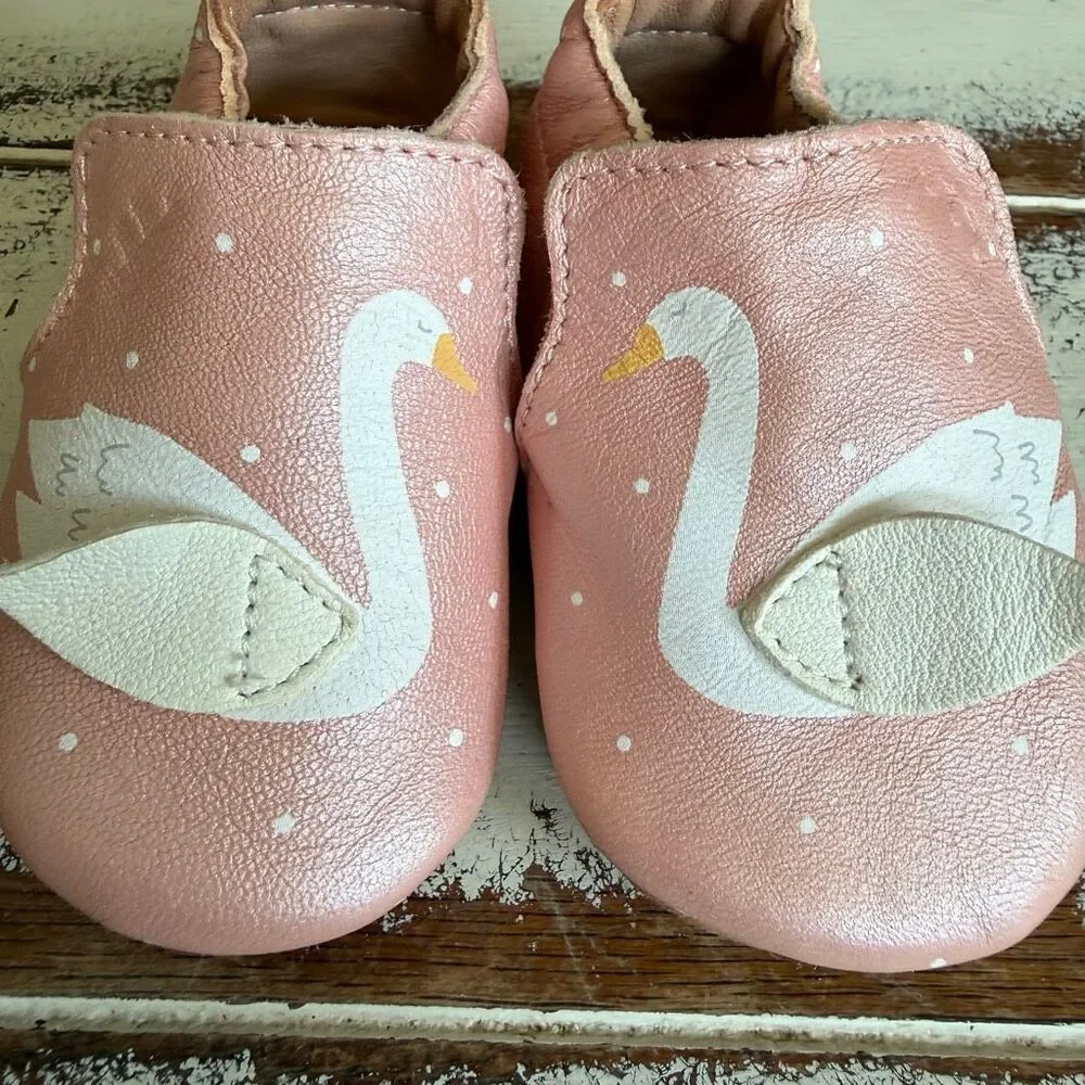 EZPZ Easy Peasy 6-12 month swan leather shoe